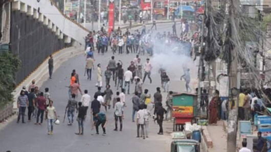 চট্টগ্রামে শাহ আমানাত সেতু এলাকায় পুলিশের সাথে কোটাসংস্কার আন্দোলনকারী শিক্ষার্থীদের সংঘর্ষ