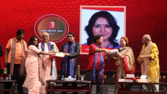 লোক নাট্যদল পদক ২০২১-২২ আড়ম্বর আয়োজনে গুণীজন সম্মাননা পেলেন ৬ নাট্যজন