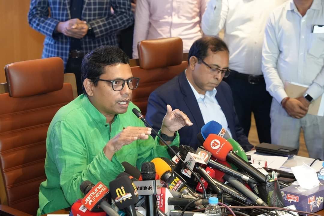 মেটা প্ল্যাটফর্ম ও টিকটকের প্রতিনিধি দলের সাথে বৈঠক শেষে সাংবাদিকদের সাথে মতবিনিময়কালে-পলক