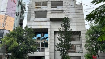 ঢাকা দক্ষিণ সিটি কর্পোরেশন এর সাবেক মেয়র সাঈদ খোকনের বাড়িতে ভাঙচুর, লুটপাট চলছে