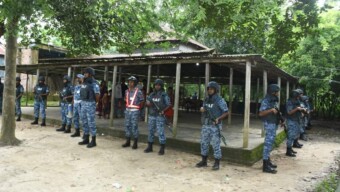 অসাম্প্রদায়িক বাংলাদেশ গঠনে বাংলাদেশ বিমান বাহিনী সর্বদা বদ্ধপরিকর। এরই ধারাবাহিকতায় “In Aid to Civil Power” এর আওতায় টাঙ্গাইলের বিভিন্ন স্থানের মন্দিরসমূহ পাহারায় নিয়োজিত রয়েছেন বাংলাদেশ বিমান বাহিনীর সদস্যগণ।