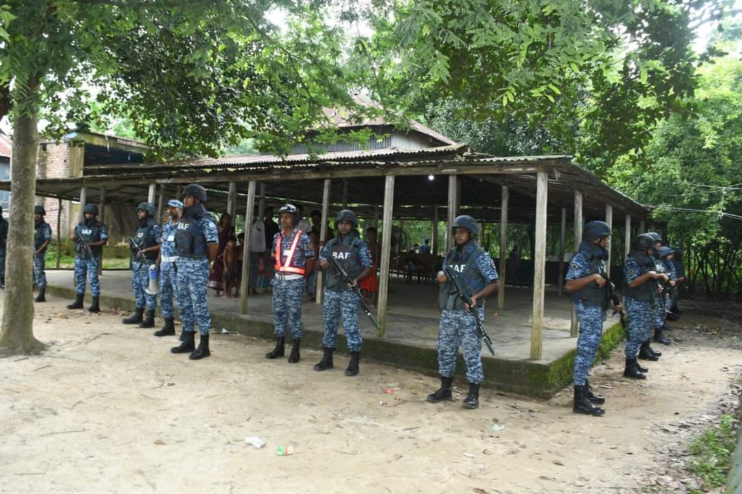 অসাম্প্রদায়িক বাংলাদেশ গঠনে বাংলাদেশ বিমান বাহিনী সর্বদা বদ্ধপরিকর। এরই ধারাবাহিকতায় “In Aid to Civil Power” এর আওতায় টাঙ্গাইলের বিভিন্ন স্থানের মন্দিরসমূহ পাহারায় নিয়োজিত রয়েছেন বাংলাদেশ বিমান বাহিনীর সদস্যগণ।