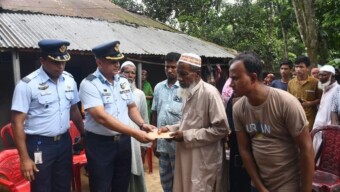 বিমান বাহিনী প্রধানের পক্ষ থেকে আবু সাইদ এর পরিবারকে ৫ লক্ষ টাকার চেক হস্তান্তর