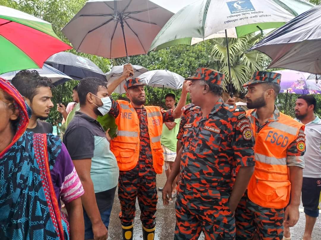 বন্যাদুর্গতদের পাশে ফায়ার সার্ভিস ২৬০ নারী-পুরুষ ও শিশু উদ্ধার