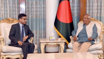 প্রধান উপদেষ্টা ড. ইউনূস এর সাথে ভারতীয় হাইকমিশনার প্রণয় কুমার ভার্মা সাক্ষাৎ করেন
