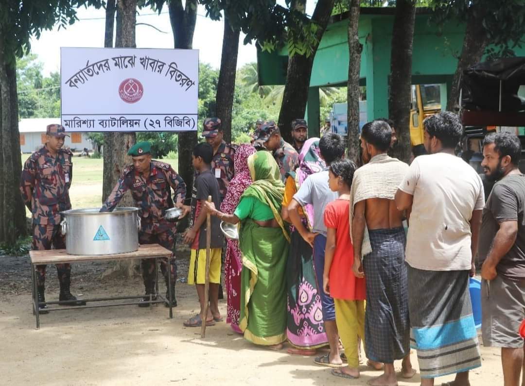 বিজিবির মারিশ্যা ব্যাটালিয়নের উদ্যোগে রাঙামাটির দুর্গম বাঘাইছড়ি উপজেলার বন্যাদুর্গত অসহায় মানুষদের উদ্ধার তৎপরতা, ত্রাণ সামগ্রী বিতরণ ও চিকিৎসাসেবা প্রদান