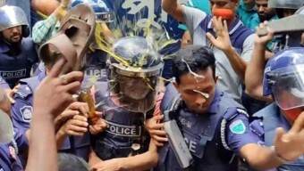 সুপ্রীমকোর্টের বিচারপতি এ এইচ এম শামসুদ্দিন চৌধুরী মানিককে কারাগারে পাঠিয়েছেন আদালত