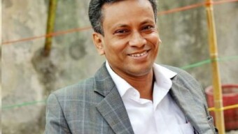 দিল্লির বাংলাদেশ হাইকমিশন ও কলকাতায় ডেপুটি হাইকমিশন থেকে দুই কূটনীতিককে প্রত্যাহার করা হয়েছে।