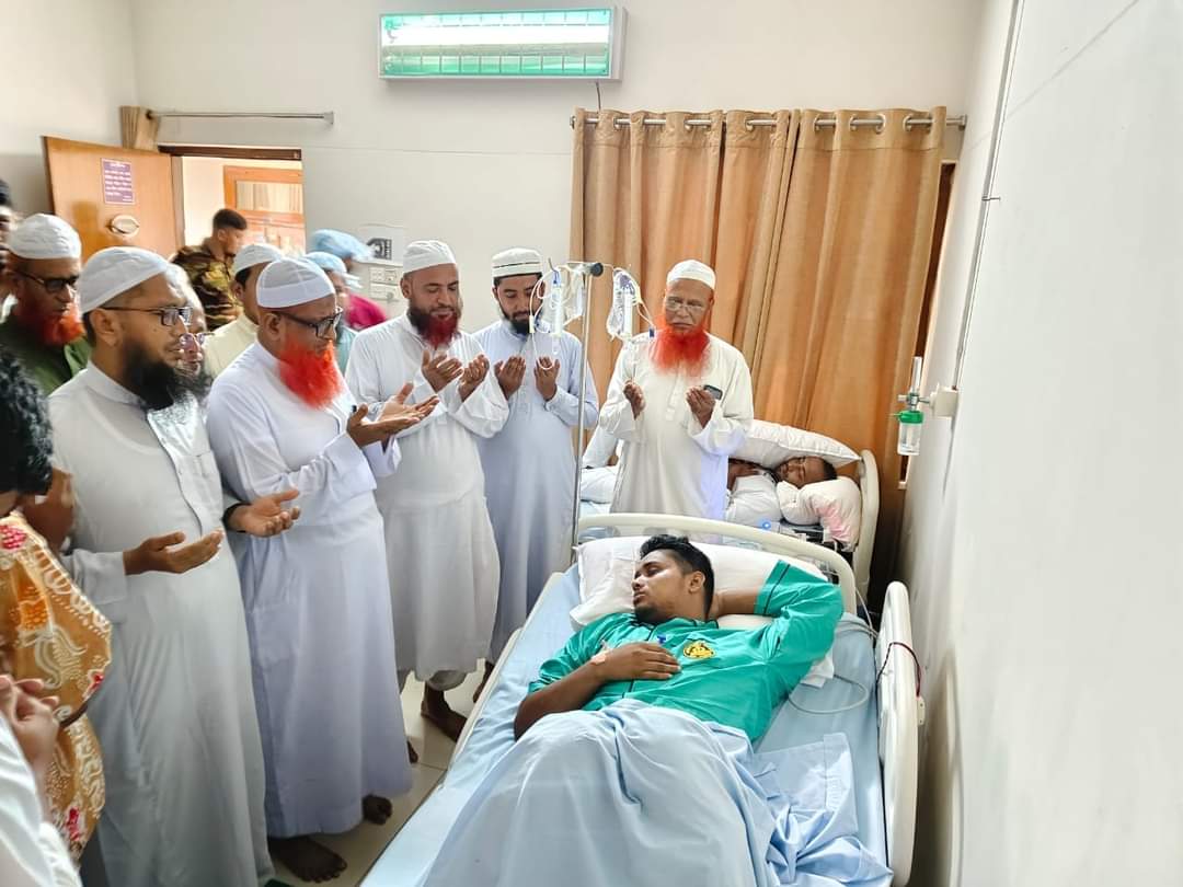সমন্বয়ক হাসনাত আবদুল্লাহকে দেখতেসিএমএইচে ইসলামী আন্দোলনের মহাসচিব