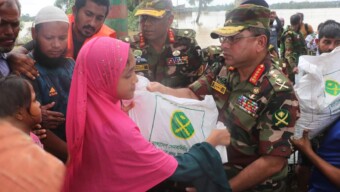 ফেনী জেলার ছাগলনাইয়াতে বন্যাকবলিত এলাকা পরিদর্শন করলেন সেনাবাহিনী প্রধান