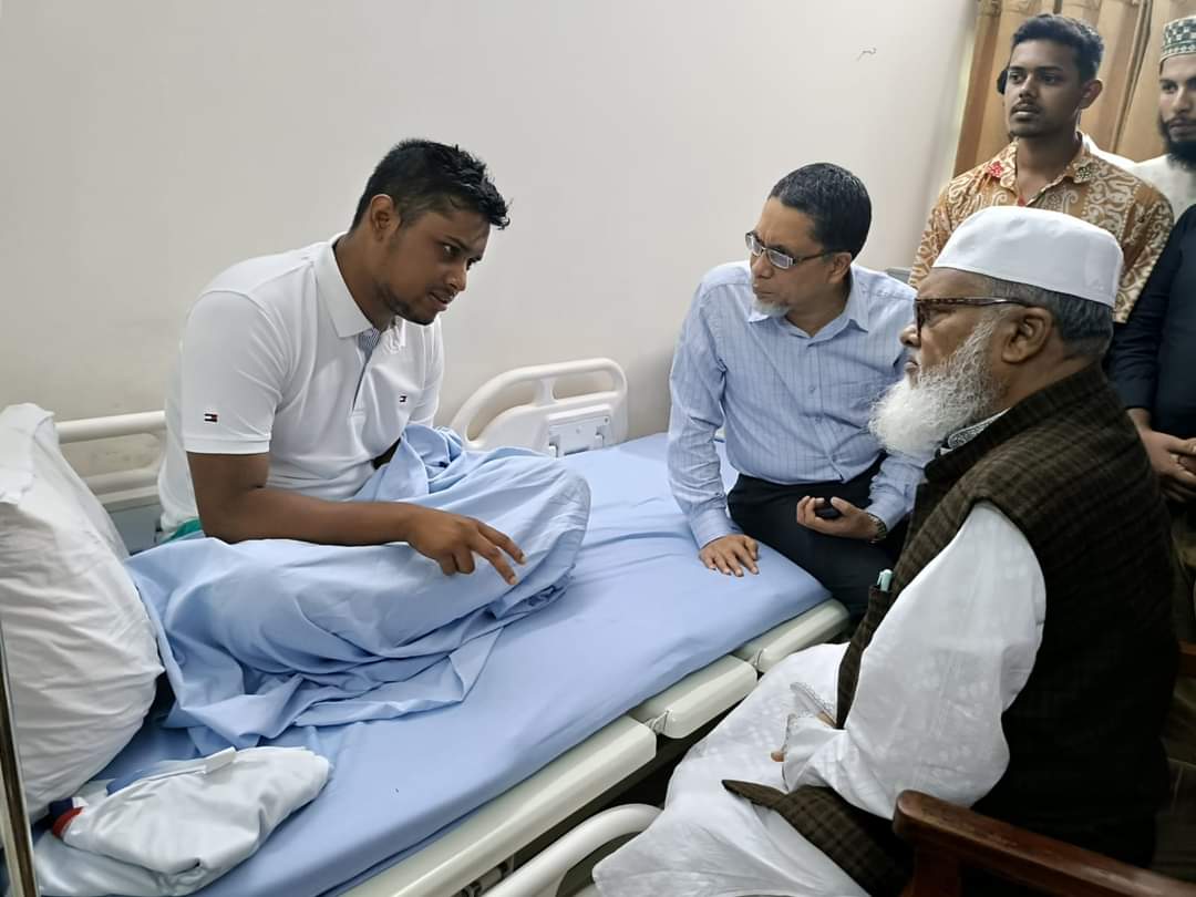 সমন্বয়ক হাসনাতকে দেখতে সিএমএইচে ধর্ম উপদেষ্টা