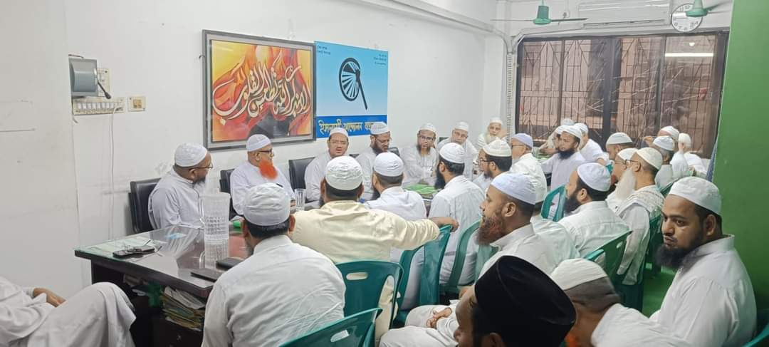 জনগণ অতীতের প্রতিহিংসার রাজনীতিতে ফিরে যেতে চায় নামজলিশে আমেলার সভায় পীর সাহেব চরমোনাই
