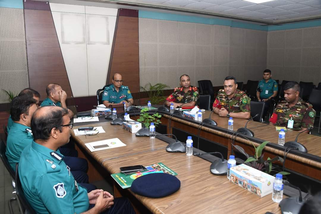 ট্রাফিক ব্যবস্থাপনা ও নিরাপত্তা সংক্রান্তে ডিএমপি কমিশনারের সাথে সেনাবাহিনী প্রতিনিধি দলের মত বিনিময় সভা অনুষ্ঠিত