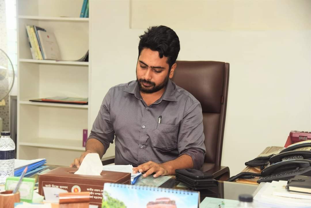 সরকারকে খুশি করার প্রয়োজন নেই, স্বাধীনভাবে জনগণের পক্ষে প্রচার করুন- তথ্য উপদেষ্টা