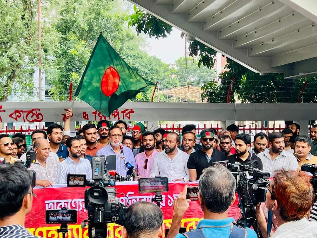 অন্তর্বর্তীকালীন সরকারকে সহযোগিতার কথা জানিয়ে, আন্তর্জাতিক সংস্থার প্রতি ঋণ শর্ত শিথিলের আহ্বান জানিয়েছেন বীর মুক্তিযোদ্ধা আব্দুস সালাম