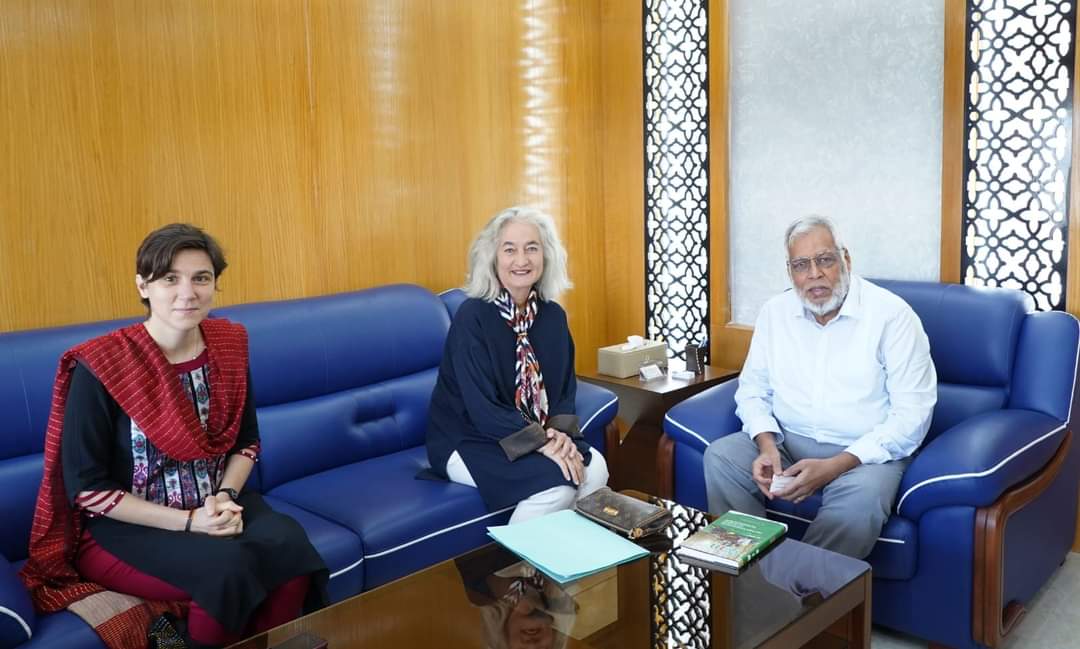 সড়ক পরিবহন ও সেতু উপদেষ্টার সঙ্গে ফ্রান্সের রাষ্ট্রদূত এঁর সৌজন্য সাক্ষাৎ