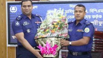 “ফুলেল শুভেচ্ছায় সিক্ত হয়ে ভোলা জেলার পুলিশ সুপার হিসেবে দায়িত্বভার গ্রহণ করলেন নবাগত পুলিশ সুপার, জনাব মুহাম্মদ শরীফুল হক মহোদয়।”