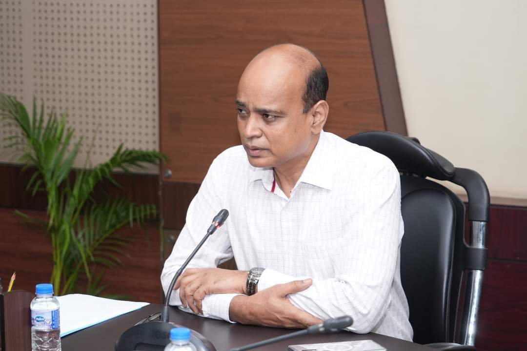 গণপরিবহণে সুষ্ঠু ব্যবস্থাপনা কার্যকর করতে বাস মালিকদের সাথে ডিএমপি কমিশনারের মতবিনিময়