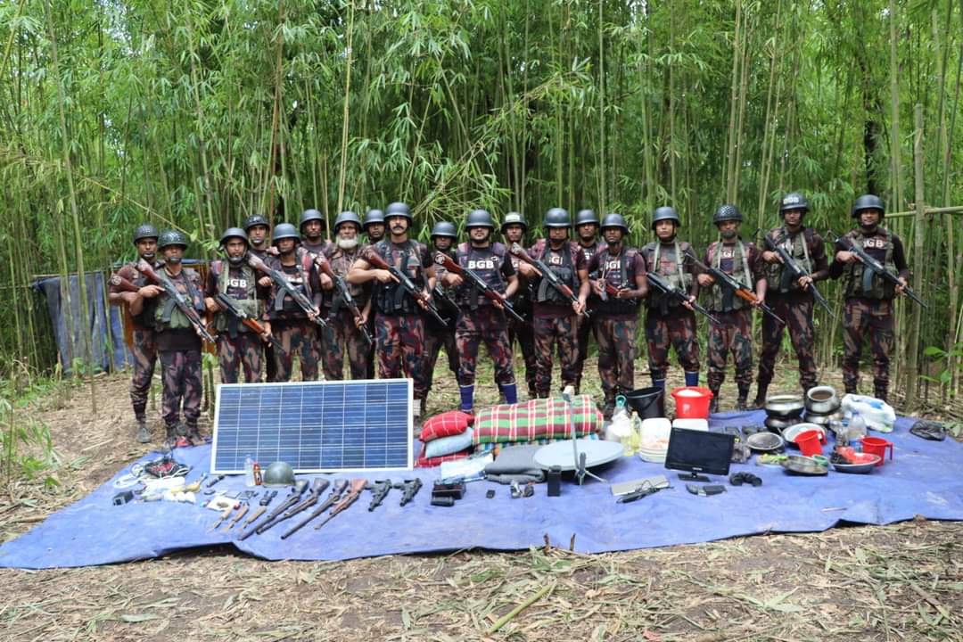 বান্দরবানে বিজিবির অভিযানে অস্ত্র-গোলাবারুদ উদ্ধার