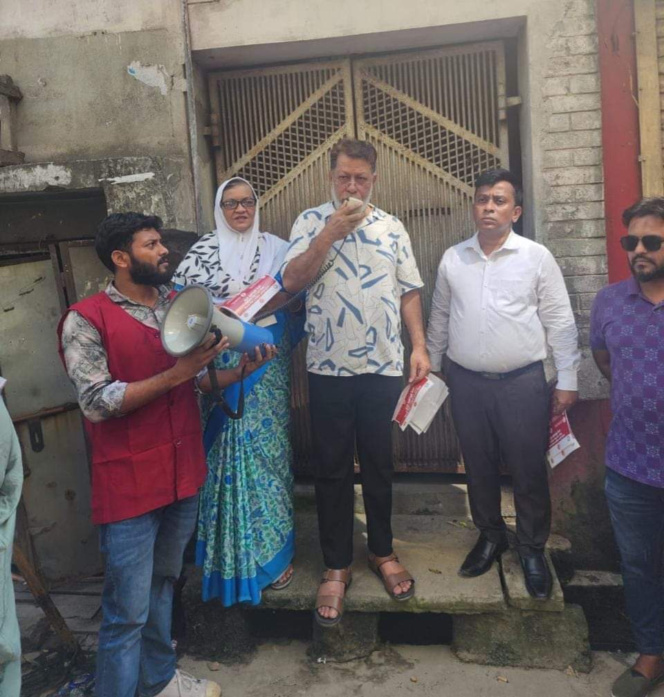 মশক নিয়ন্ত্রণে নিয়মিত কার্যক্রমের পাশাপাশি ডিএসসিসির ৭ ওয়ার্ডে চিরুনি অভিযান পরিচালনা