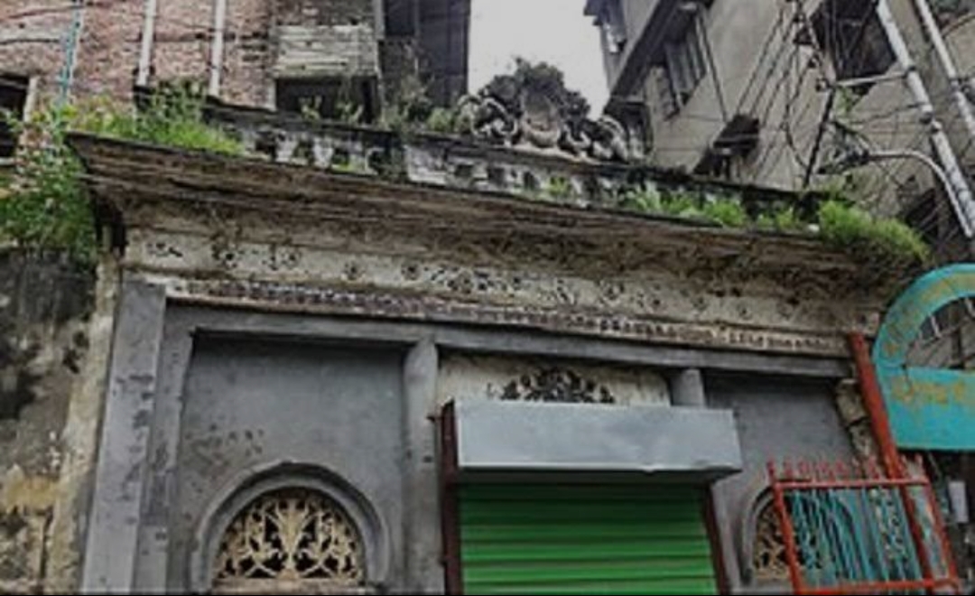 রাজধানীর পুরান ঢাকার হৃষীকেশ দাস রোডের মদন গোপাল জিউ মন্দিরে দুর্বৃত্তরা হামলা চালায়