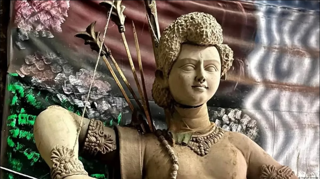 পর্যাপ্ত নিরাপত্তা ব্যবস্থা গ্রহণের মধ্যেও সারাদেশে প্রতিমা ভাঙচুর হচ্ছে এ যেন থামছে না।