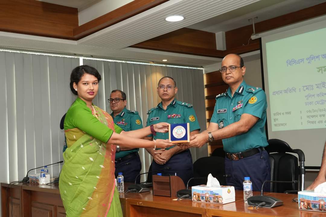 ডিএমপি হেডকোয়ার্টার্সে এএসপি প্রবেশনারদের ওরিয়েন্টেশন কোর্সের সমাপনী অনুষ্ঠান