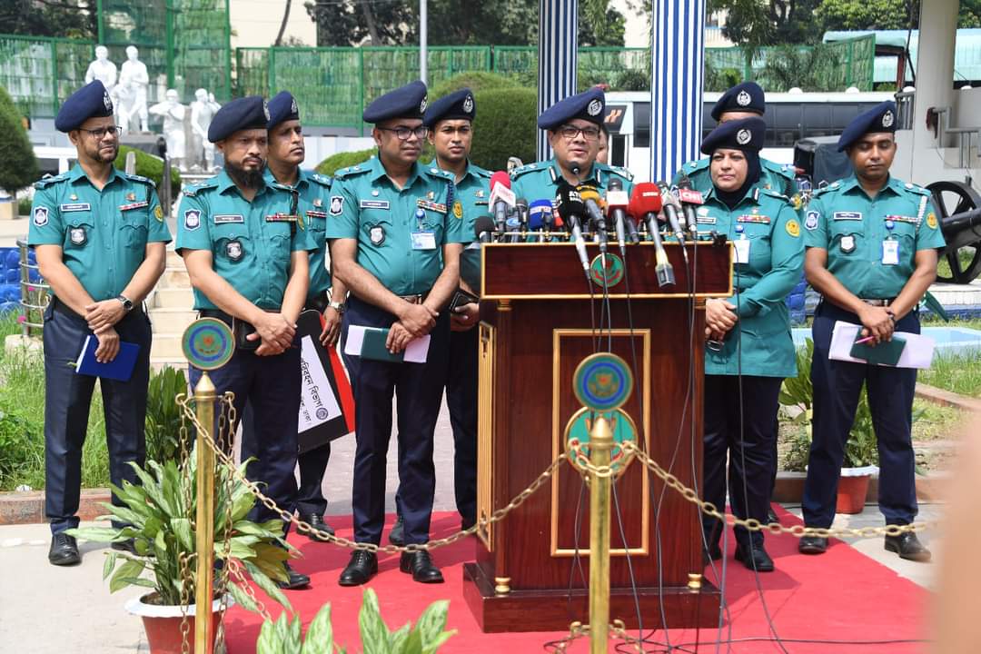 পুলিশের কাজে গতিশীলতা বাড়াতে ডিএমপির ৫০ থানায় যুক্ত হচ্ছে নতুন গাড়ি; হস্তান্তর ১০টি