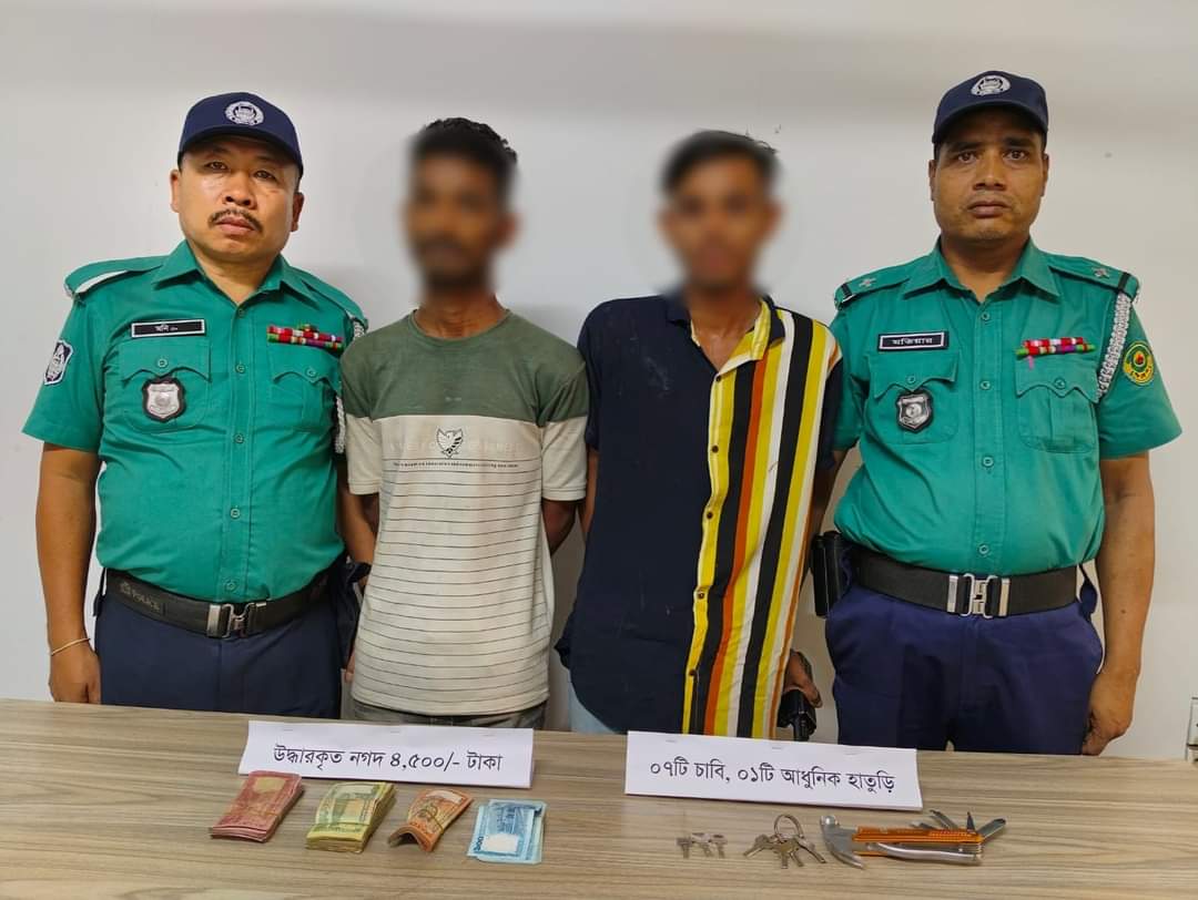 মন্দিরের দানবাক্স ভেঙে চুরির ঘটনায় চুরির টাকাসহ দুইজন আসামিকে গ্রেফতার করেছে সিএমপির কোতোয়ালী থানা পুলিশ