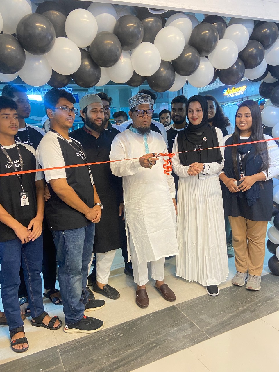 রাজধানী আদাবরে জনপ্রিয় টি শার্ট ব্র্যান্ড তাহামস এর শো-রুম উদ্বোধন