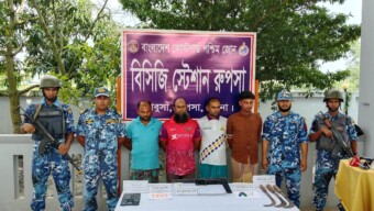 খুলনার রুপসায় যৌথ অভিযানে সক্রিয় ডাকাত চক্রের ৪ সদস্যকে আটক করেছে কোস্ট গার্ড