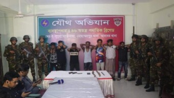 মোহাম্মদপুরে জেনেভা ক্যাম্পে সেনাবাহিনীর অভিযান, গ্রেফতার ৭, দুইটি আগ্নেয়াস্ত্র এবং কয়েকটি দেশীয় অস্ত্র উদ্ধার