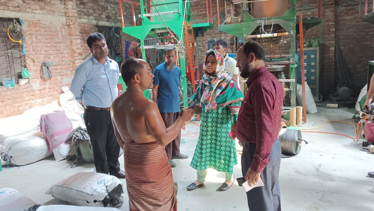 সারা দেশে পলিথিন কারখানায় পরিবেশ অধিদপ্তরের অভিযান: ১ লক্ষ ৮০ হাজার টাকা জরিমানা এবং ১ ট্রাক এবং ৭৪৬ কেজি পলিথিন জব্দ