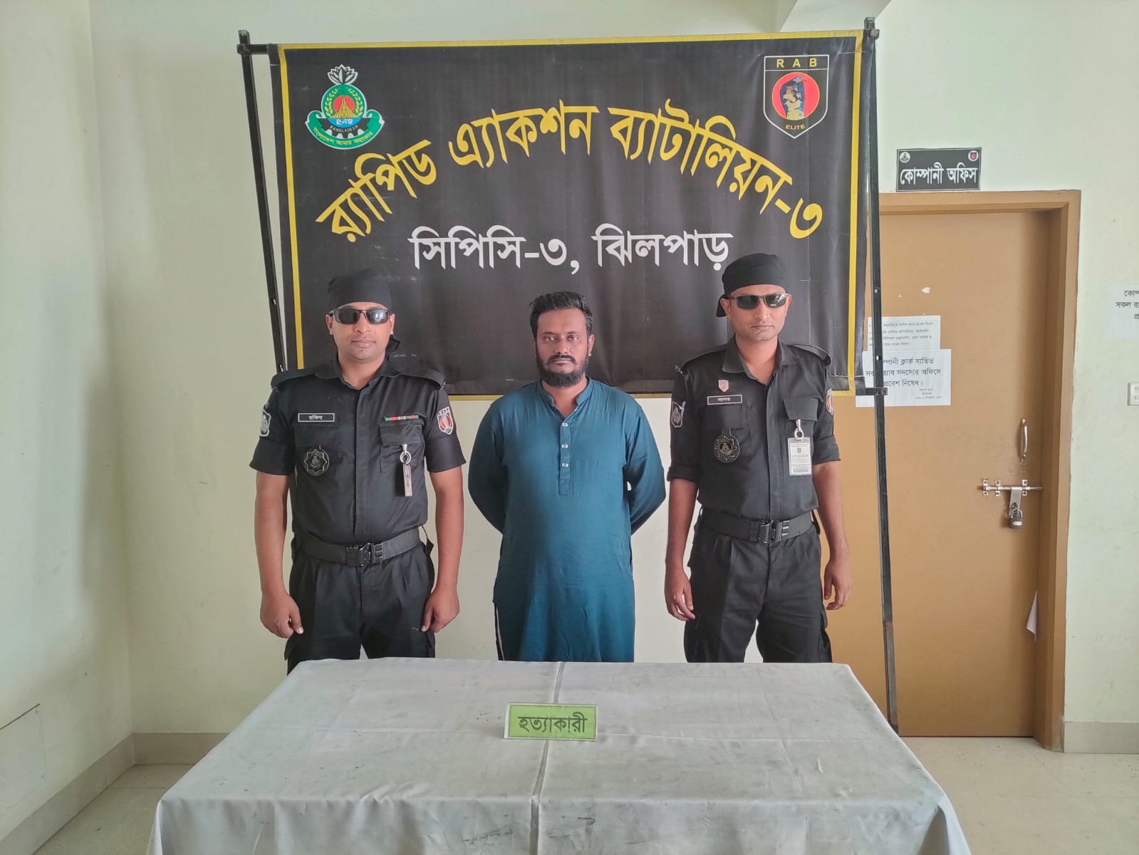 রাজধানীর সবুজবাগ থানাধীন ঝিলপাড় জামে মসজিদ এলাকায় অটো মোবাইল ওয়ার্কশপে চাঞ্চল্যকর সোহেল মিয়া (৩৮) হত্যা মামলার প্রধান আসামি মোঃ নাসিরুজ্জামান রুবেল (৪২)’কে চাঁদপুরের হাজীগঞ্জ হতে গ্রেফতার করেছে র‍্যাব-৩ ও র‍্যাব-১১