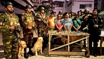 হাজারীবাগের গণকটুলি সিটি কলোনী এলাকায় যৌথবাহিনীর অভিযান: আটক ১৫