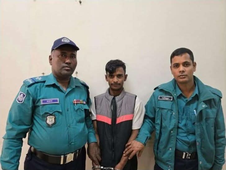 বিমানবন্দর থানা কর্তৃক ছয় মামলার আসামি গাঁজাসহ গ্রেফতার