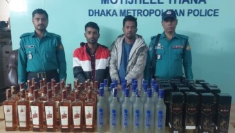 ৭৭ বোতল বিদেশী ব্র‍্যান্ডের মদ ও প্রাইভেটকারসহ দুই মাদক কারবারিকে গ্রেফতার করেছে মতিঝিল থানা পুলিশ