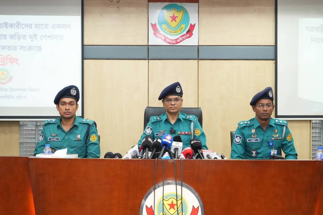 যাত্রাবাড়ী ফ্লাইওভারে ছিনতাইকারীদের হাতে হাফেজ কামরুল হাসান নিহতের চাঞ্চল্যকর ঘটনায় জড়িত দুই পেশাদার ছিনতাইকারী গ্রেফতার