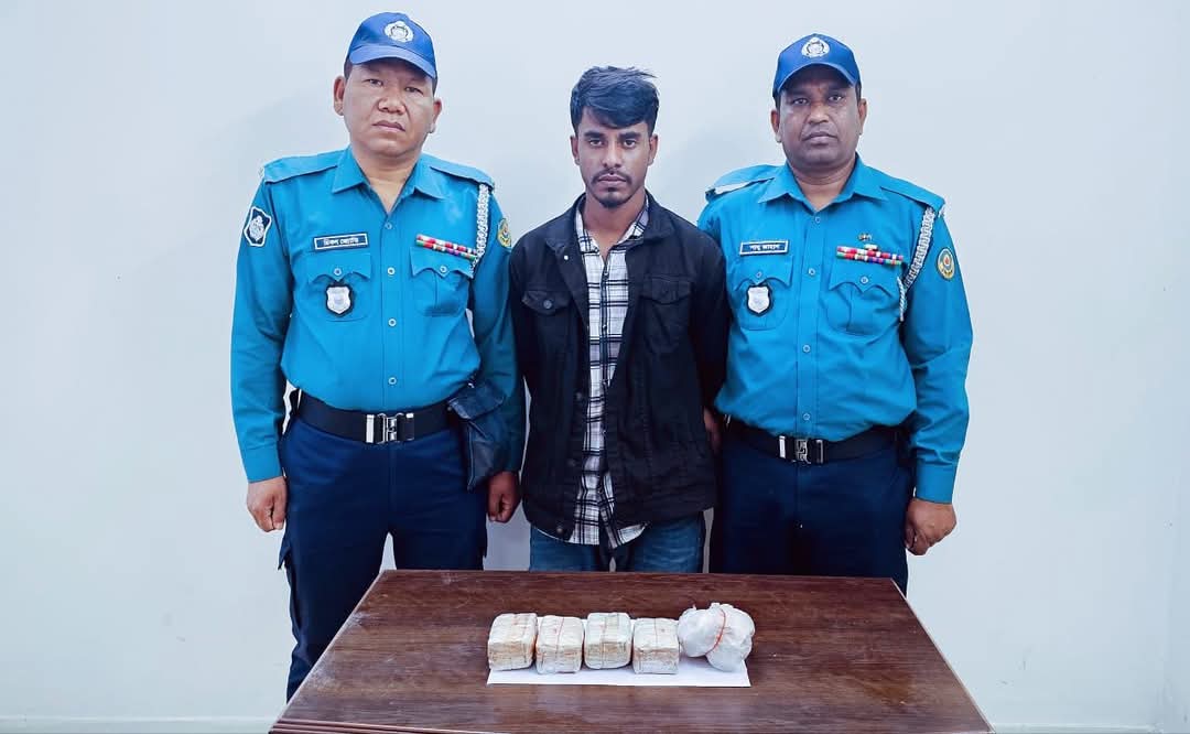 পতেঙ্গা মডেল থানার পুলিশ কর্তৃক বিশেষ অভিযান পরিচালনায় ৯৩৯০ পিচ ইয়াবাসহ ০১ জন আসামি গ্রেফতার I