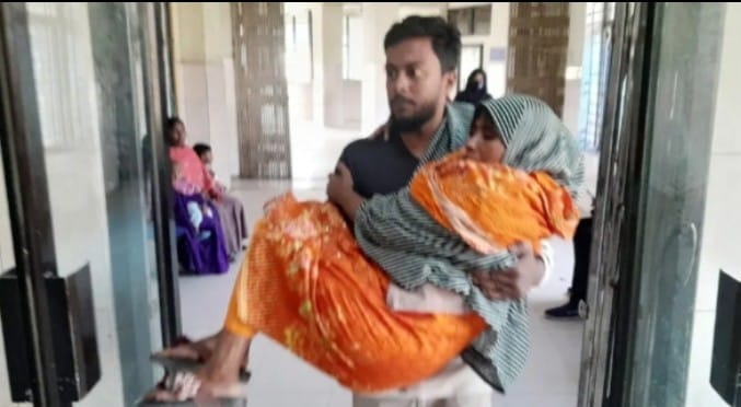 ঠাকুরগাঁওয়ে জেনারেল হাসপাতালের ১টি লিফট অচল অবস্থায় বন্ধ , রোগী-স্বজনদের দুর্ভোগ