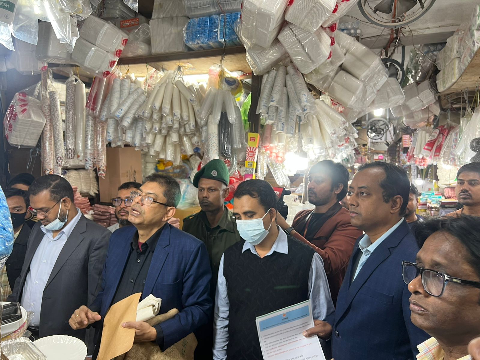 পলিথিন শপিং ব্যাগের নিষিদ্ধ কার্যক্রমে ১৯৯টি মোবাইল কোর্ট পরিচালিত:
