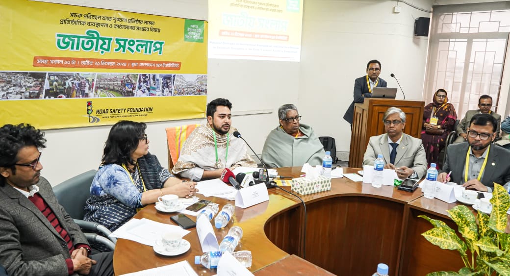 বিগত সরকারের কথিত উন্নয়নকে চ্যালেঞ্জ করে নিরাপদ সড়ক আন্দোলন গড়ে উঠেছিল : তথ্য ও সম্প্রচার উপদেষ্টা