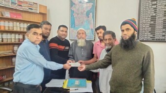 দাউদকান্দিতে সোনালী আঁশ ইন্ডাস্ট্রিজ লিমিটেডের নিহত শ্রমিকের পরিবারকে ১লক্ষ টাকা সহায়তা প্রদান
