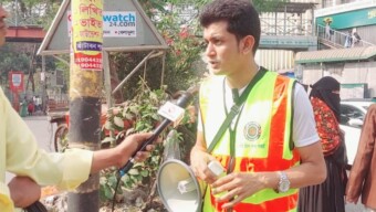 ফুটওভার ব্রিজ ব্যবহারে পথচারীদের মাঝে রাইট টক বাংলাদেশ এর সচেতনতা কর্মসূচি