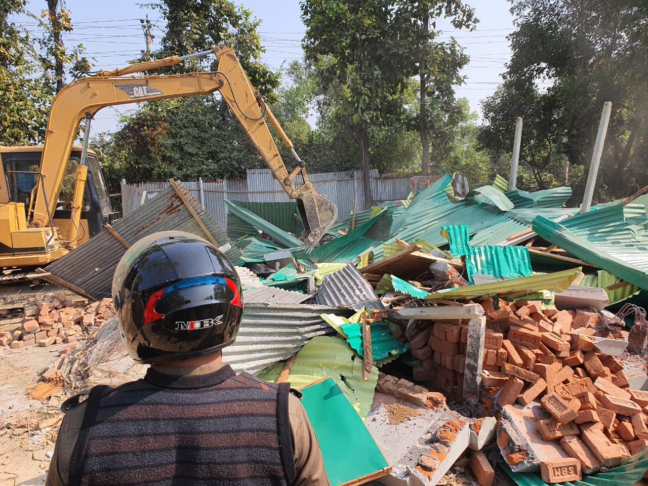 টাঙ্গাইলে যৌথবাহিনীর অভিযানে ১ হেক্টর বনভূমি জবরদখলমুক্ত, সাভারে ইটভাটায় ৫ লাখ টাকা জরিমানা