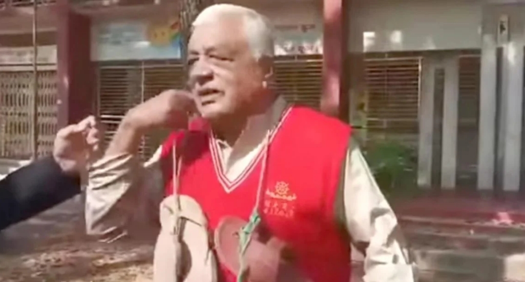 কুমিল্লায় বীর প্রতীক মুক্তিযোদ্ধার গলায় জুতার মালা এলাকায় না থাকার হুমকি