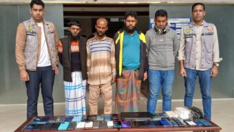 ৩৯ টি চোরাই মোবাইল, ১টি ল্যাপটপ ও ২টি ঘড়িসহ সংঘবদ্ধ চোর চক্রের চার সদস্যকে গ্রেফতার করেছে ডিবি-উত্তরা