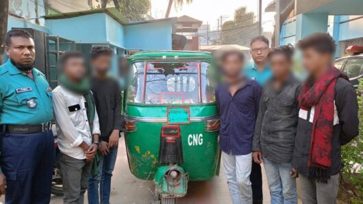 সিএমপি’র বায়েজিদ বোস্তামী থানার পুলিশের অভিযানে ০৫(পাঁচ) জন দুর্ধর্ষ ছিনতাইকারী গ্রেফতার