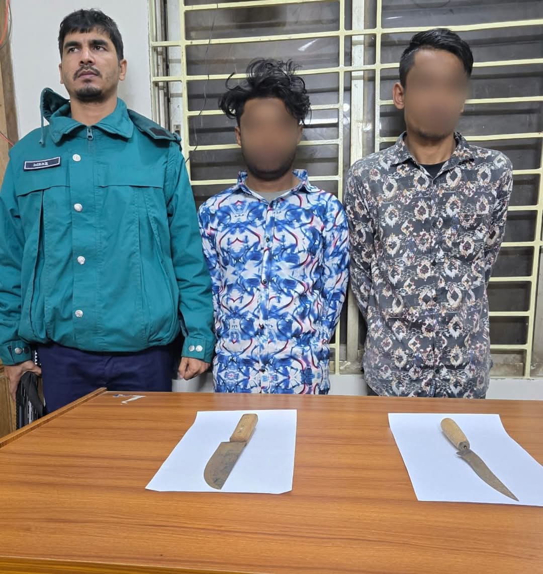 চিহ্নিত মাদক কারবারি ও ছিনতাইকারী, বহু মামলার আসামি বেজি সাগর ও রনি বিশ্বাস দেশীয় অস্ত্রসহ গ্রেফতার