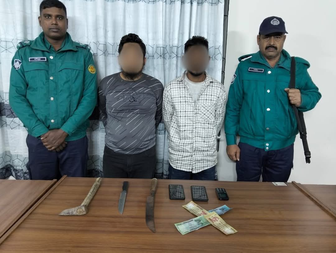 সামাজিক যোগাযোগ মাধ্যমে বন্ধুত্ব, অতঃপর বাসায় ডেকে এনে জিম্মি করে চাঁদা দাবি; চক্রের দুই সদস্য গ্রেফতার